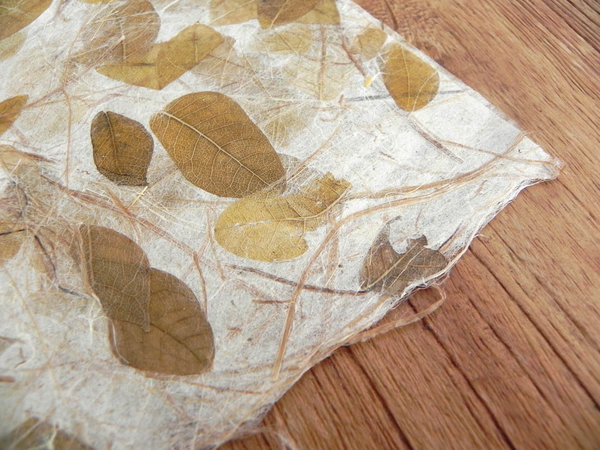 Blätter Papier  - Bogen ca. 64 x 94 cm