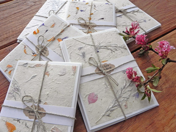 vier verschiedene Blütenpapier-Karten